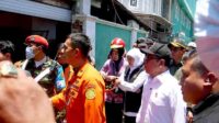 Wali Santri Sepakati Evakuasi Korban Reruntuhan Mushola Pondok Pesantren Al-Khoziny dengan Alat Berat_3