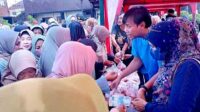 Serunya Warga Padati Pasar Murah Polres Ngawi_3